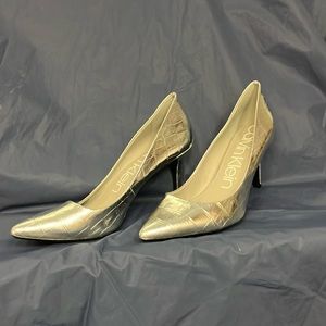 Calvin Klein's Gayle pointed toe pump is a stiletto staple for any wardrobe.